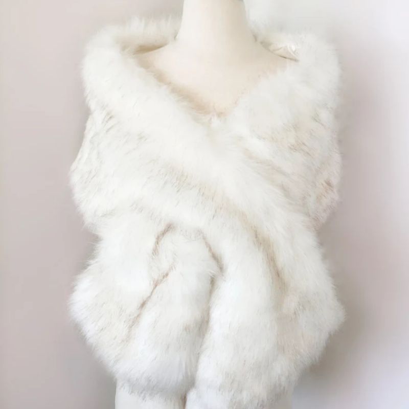 Sissily ivory faux fur bridal wrap